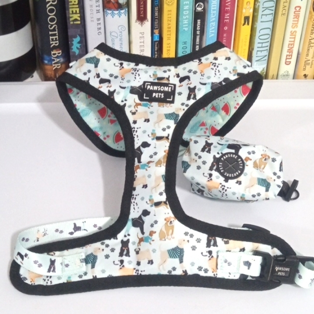 DOG HARNESS AND PET WASTE BAG DISPENSER TWO PIECE SET SIZE MEDIUM NWOT